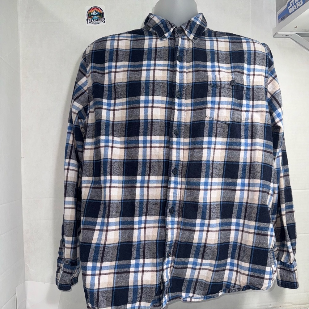 Weatherproof Vintage Mens Flannel blue plaid men’s shirt. Soft and broken in.